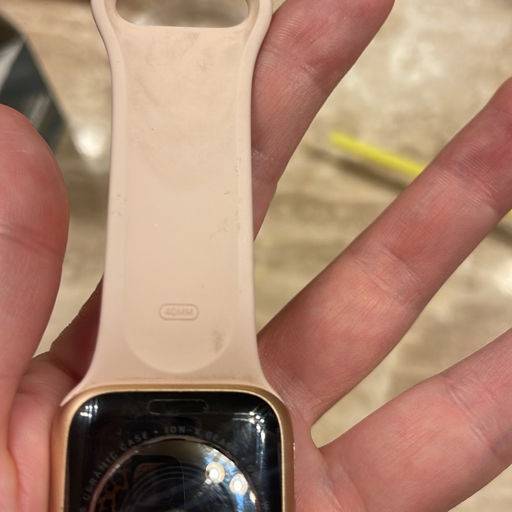 Apple Watch Series 5 - Picture 3 of 4